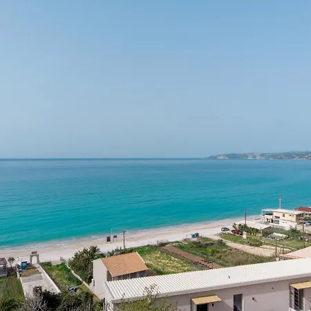 Lorraine'S Boutique Suites *