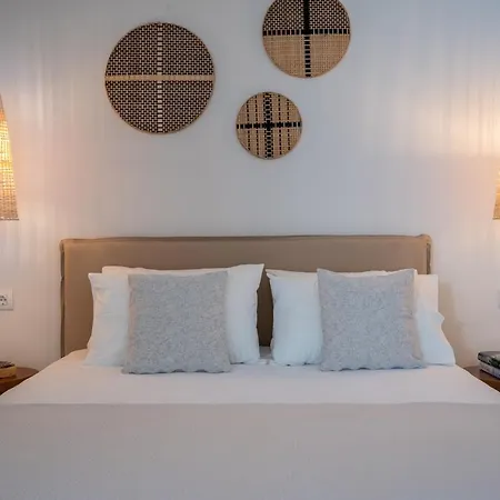 Lorraine'S Boutique Suites