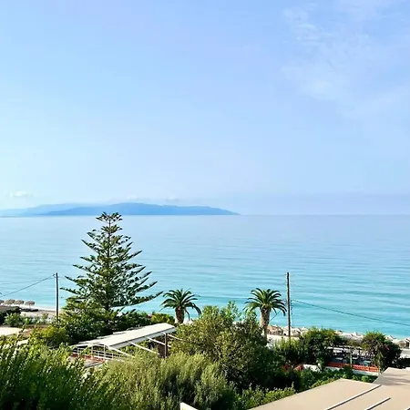 Lorraine'S Boutique Suites