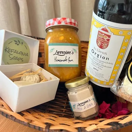 Lorraine'S Boutique Suites