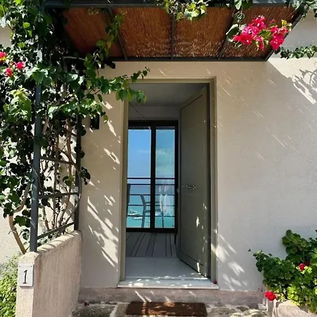 Lorraine'S Boutique Suites