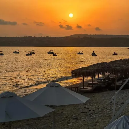 Lorraine'S Boutique Suites דירה