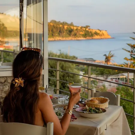 Lorraine'S Boutique Suites