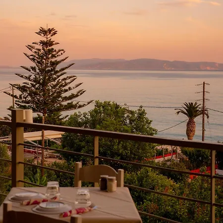 Lorraine'S Boutique Suites *