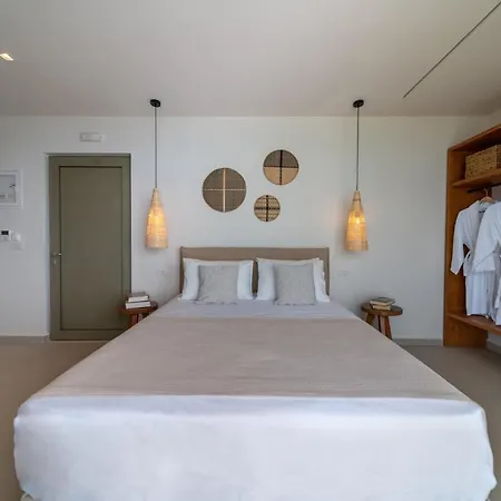 Lorraine'S Boutique Suites